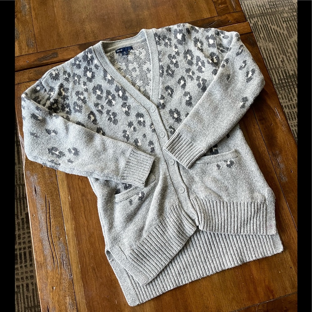 Girls Gap Cheetah size 10 sweater